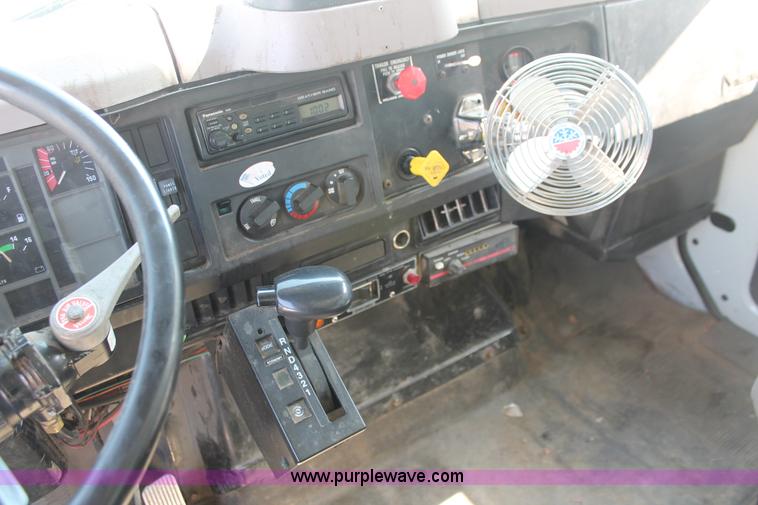 image for item I7990 2000 International 2554 dump truck