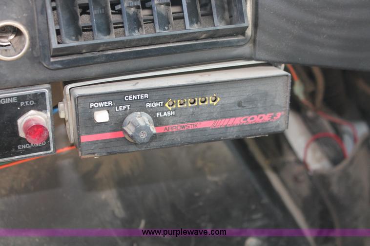 image for item I7990 2000 International 2554 dump truck