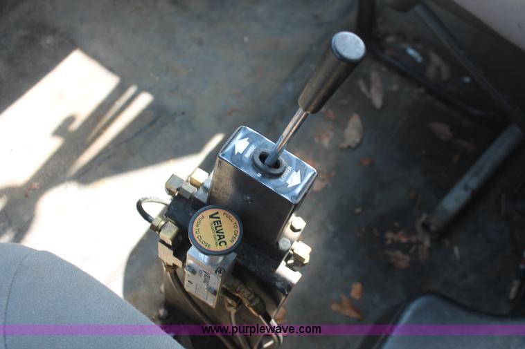 image for item I7990 2000 International 2554 dump truck