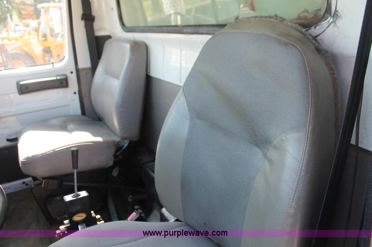 image for item I7990 2000 International 2554 dump truck