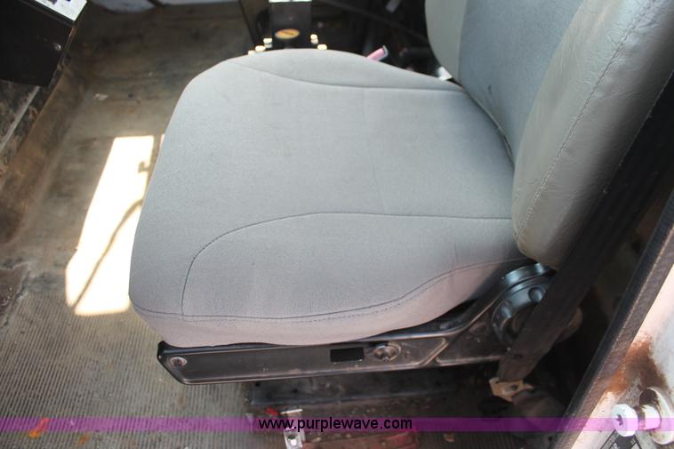 image for item I7990 2000 International 2554 dump truck