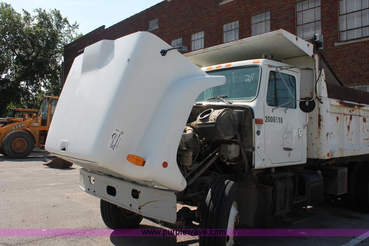 image for item I7990 2000 International 2554 dump truck
