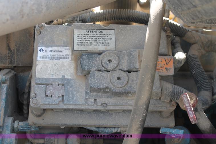 image for item I7990 2000 International 2554 dump truck