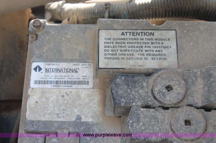 image for item I7990 2000 International 2554 dump truck