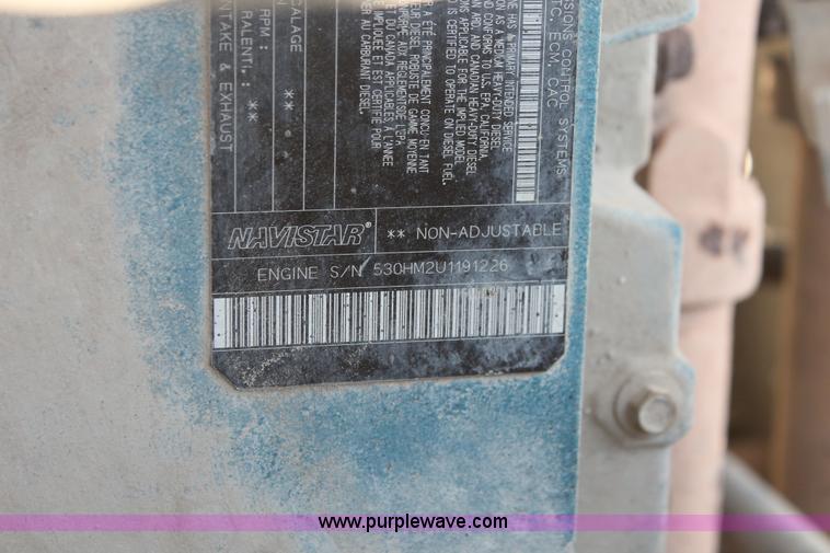 image for item I7990 2000 International 2554 dump truck