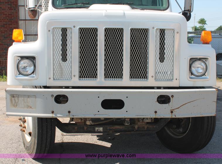 image for item I7990 2000 International 2554 dump truck