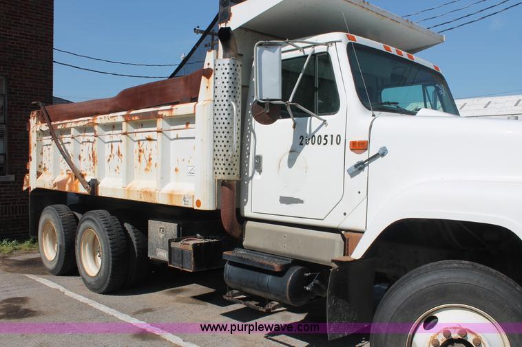image for item I7990 2000 International 2554 dump truck