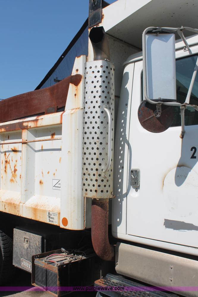 image for item I7990 2000 International 2554 dump truck
