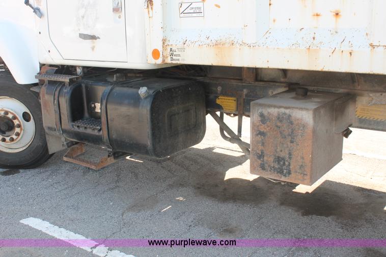 image for item I7990 2000 International 2554 dump truck