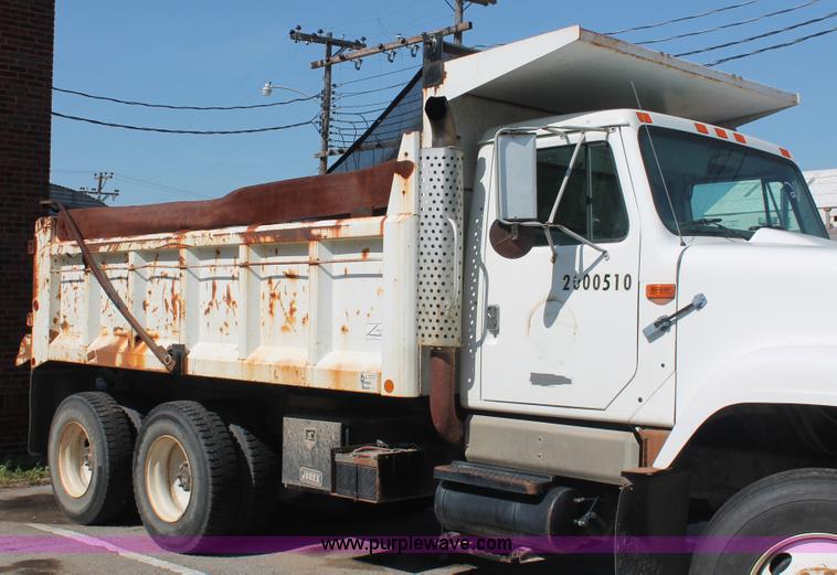 image for item I7990 2000 International 2554 dump truck
