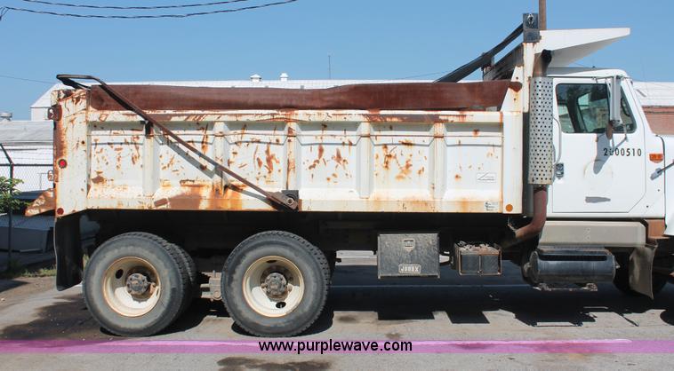 image for item I7990 2000 International 2554 dump truck