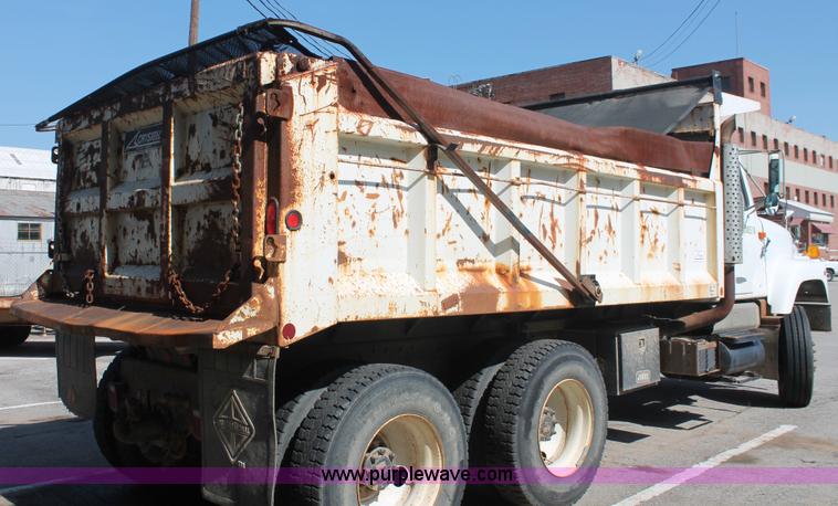 image for item I7990 2000 International 2554 dump truck