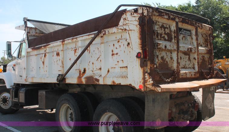 image for item I7990 2000 International 2554 dump truck