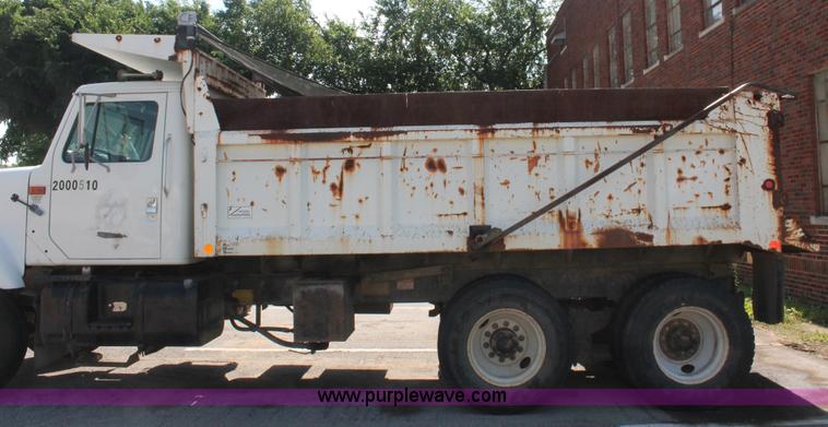 image for item I7990 2000 International 2554 dump truck