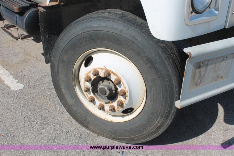 image for item I7990 2000 International 2554 dump truck