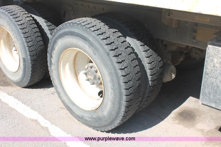 image for item I7990 2000 International 2554 dump truck