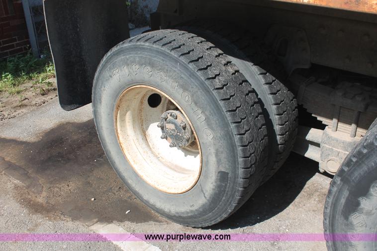 image for item I7990 2000 International 2554 dump truck