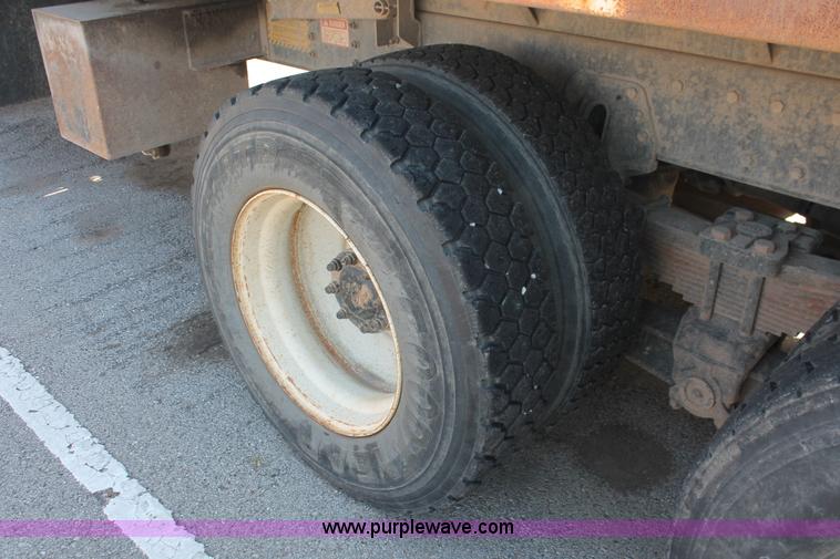 image for item I7990 2000 International 2554 dump truck