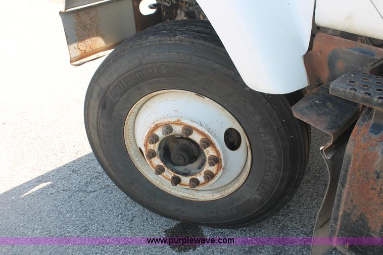 image for item I7990 2000 International 2554 dump truck