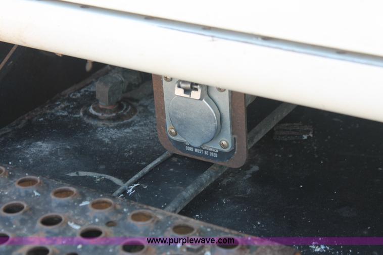 image for item I7990 2000 International 2554 dump truck