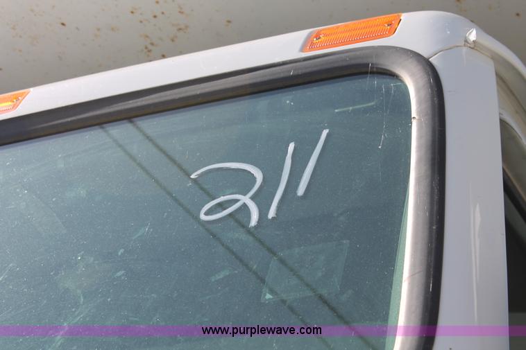 image for item I7990 2000 International 2554 dump truck