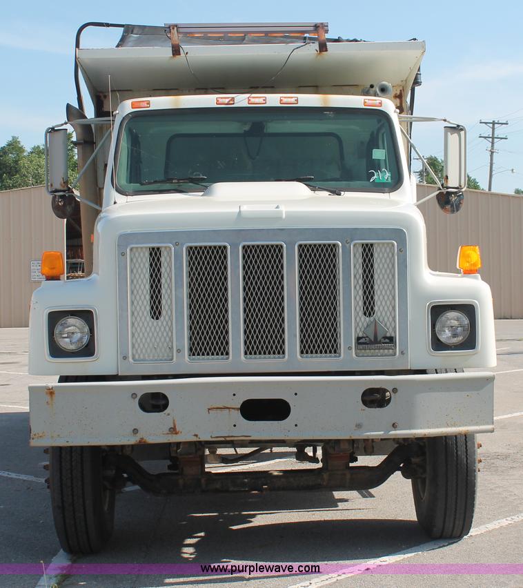 image for item I7991 2000 International 2554 dump truck