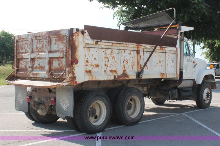 image for item I7991 2000 International 2554 dump truck