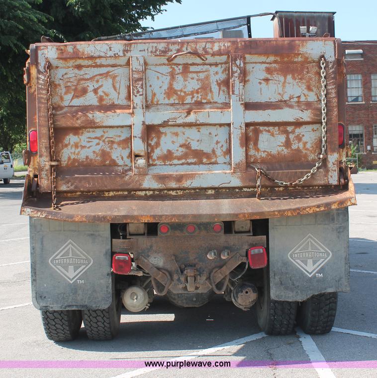 image for item I7991 2000 International 2554 dump truck