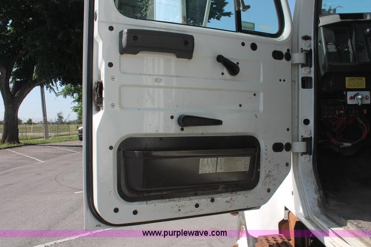 image for item I7991 2000 International 2554 dump truck