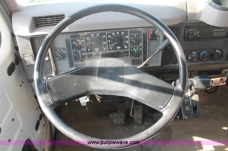 image for item I7991 2000 International 2554 dump truck