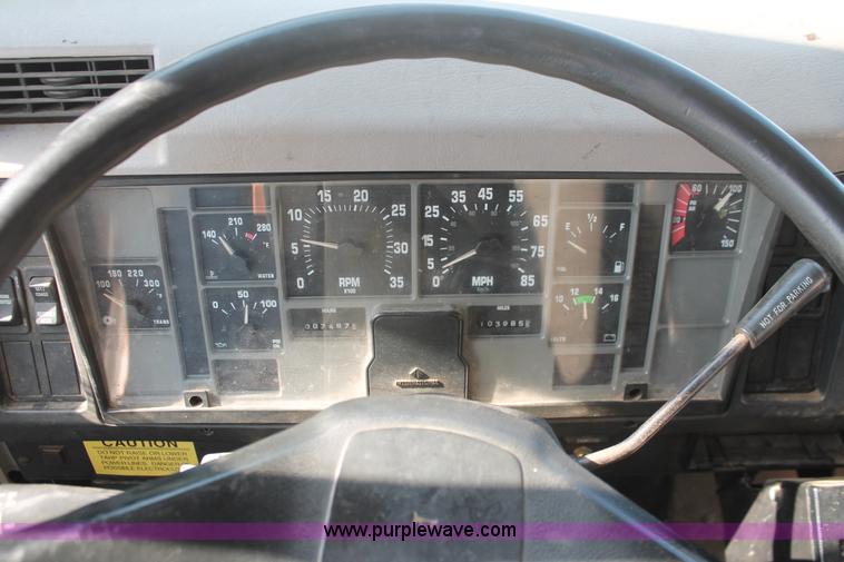 image for item I7991 2000 International 2554 dump truck