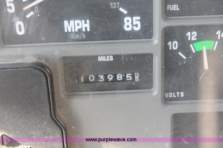 image for item I7991 2000 International 2554 dump truck