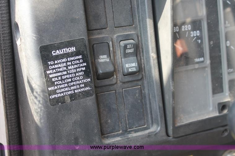 image for item I7991 2000 International 2554 dump truck