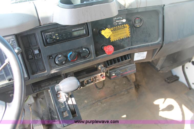 image for item I7991 2000 International 2554 dump truck