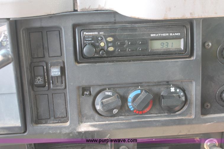 image for item I7991 2000 International 2554 dump truck