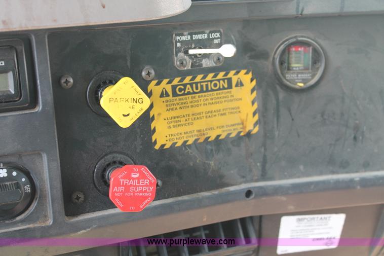 image for item I7991 2000 International 2554 dump truck