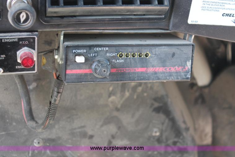 image for item I7991 2000 International 2554 dump truck