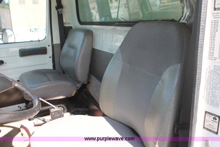 image for item I7991 2000 International 2554 dump truck