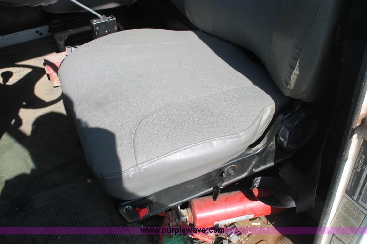 image for item I7991 2000 International 2554 dump truck