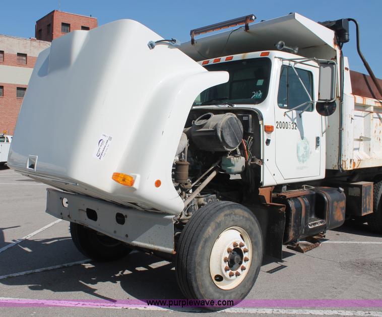 image for item I7991 2000 International 2554 dump truck