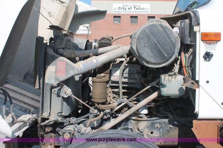 image for item I7991 2000 International 2554 dump truck