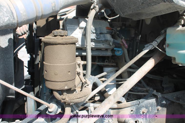 image for item I7991 2000 International 2554 dump truck