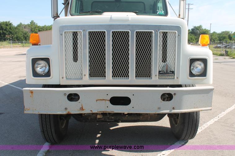 image for item I7991 2000 International 2554 dump truck