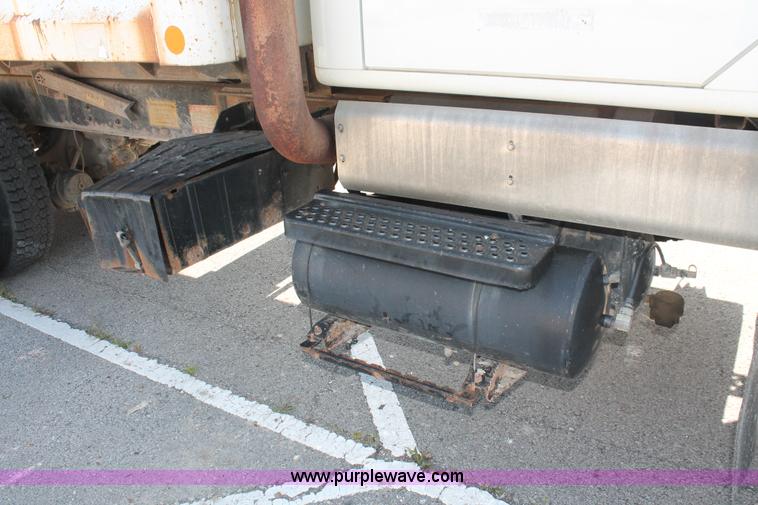 image for item I7991 2000 International 2554 dump truck