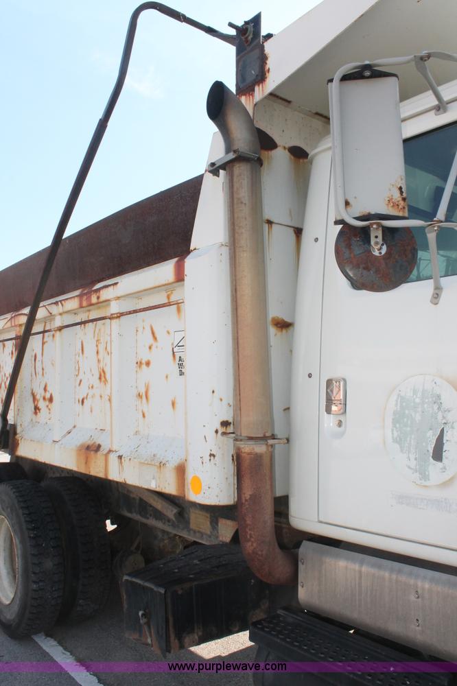 image for item I7991 2000 International 2554 dump truck