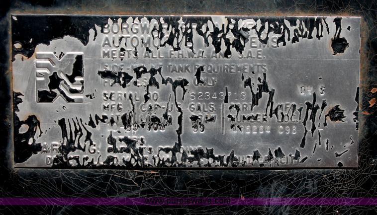 image for item I7991 2000 International 2554 dump truck