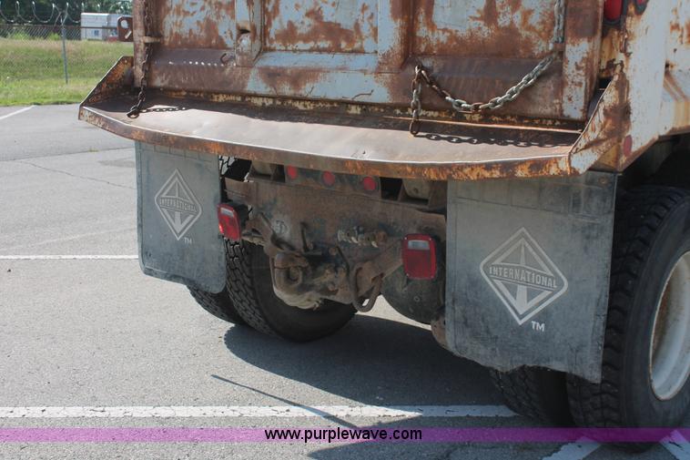 image for item I7991 2000 International 2554 dump truck