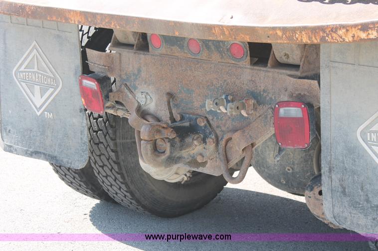 image for item I7991 2000 International 2554 dump truck