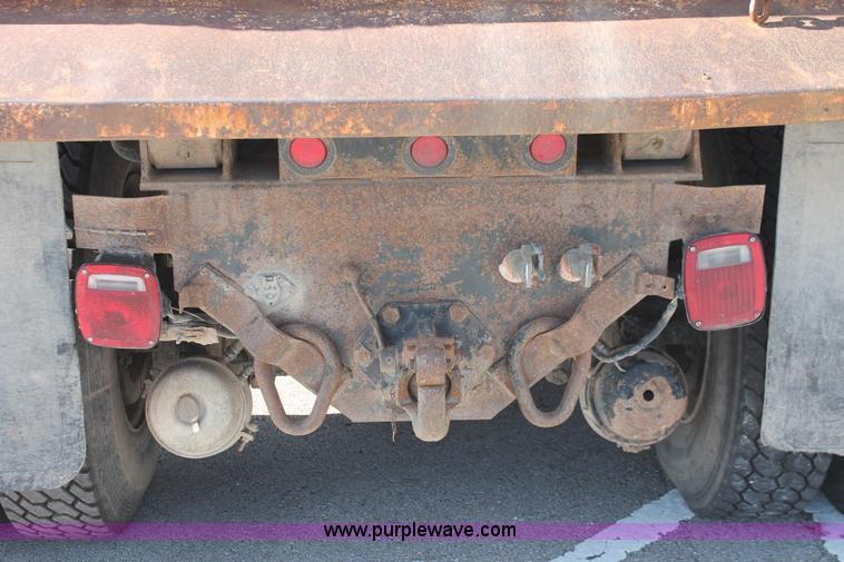 image for item I7991 2000 International 2554 dump truck