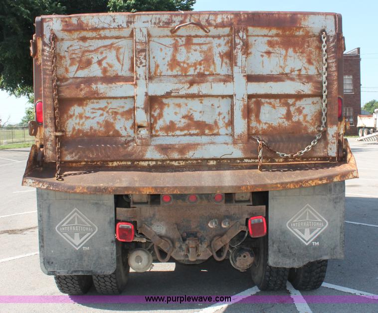 image for item I7991 2000 International 2554 dump truck